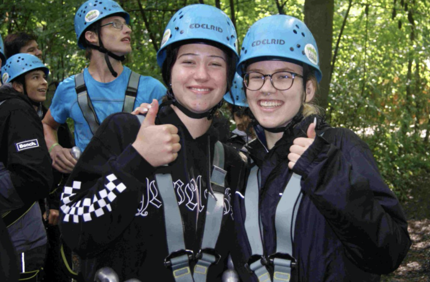 Ausflug der Klasse 8a zum Kletterpark