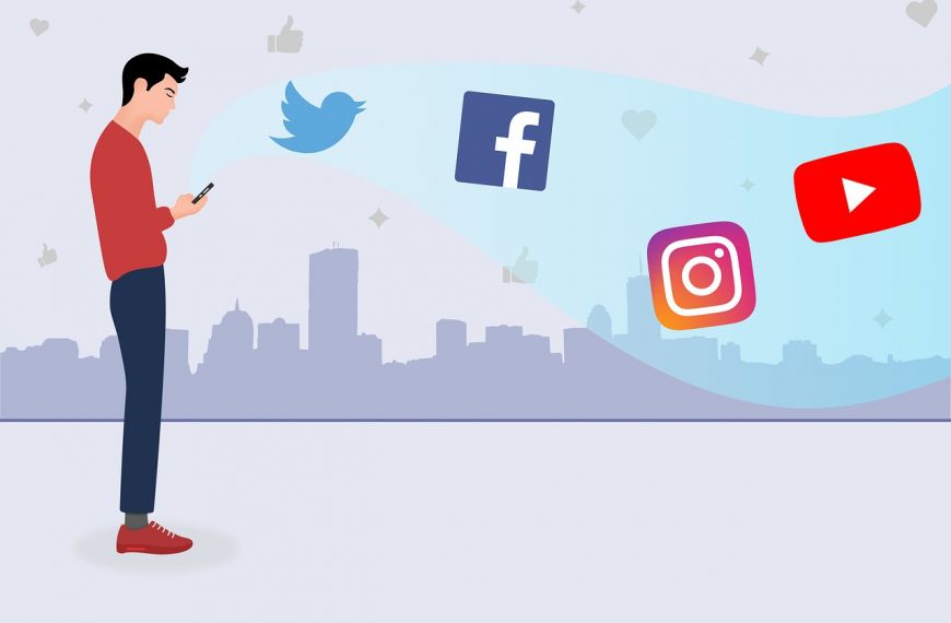 Social Media Facebook Twitter  - Becomepopular / Pixabay