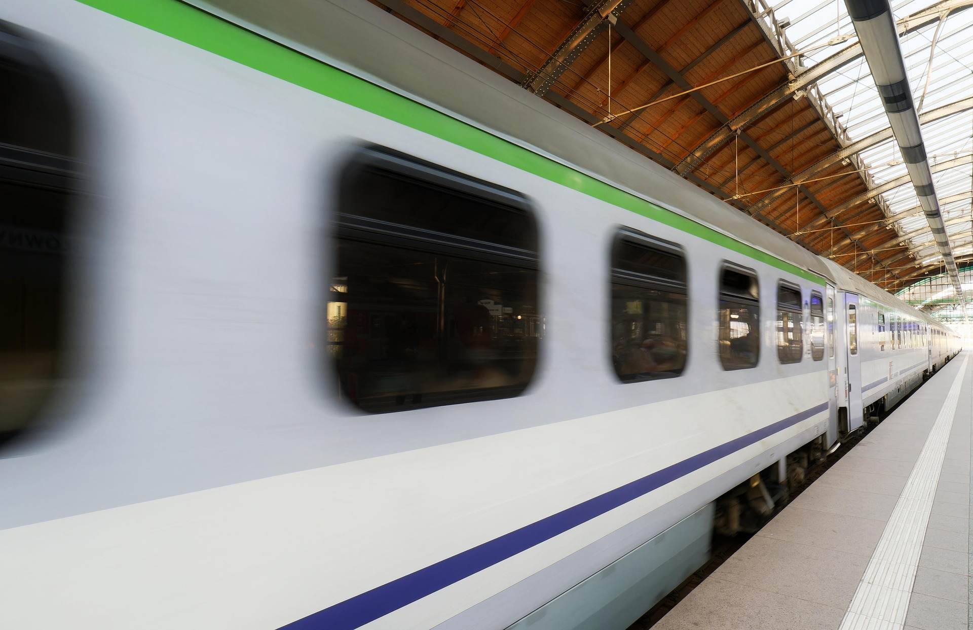 surprising-media-train-8302635-1920